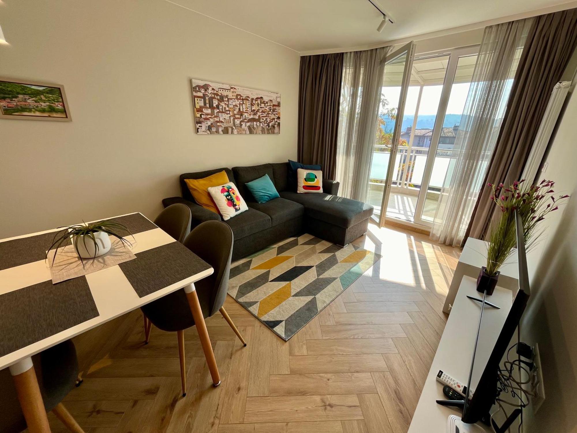 Parkcentral Luxury In City Center 7 Veliko Tarnovo Exterior photo